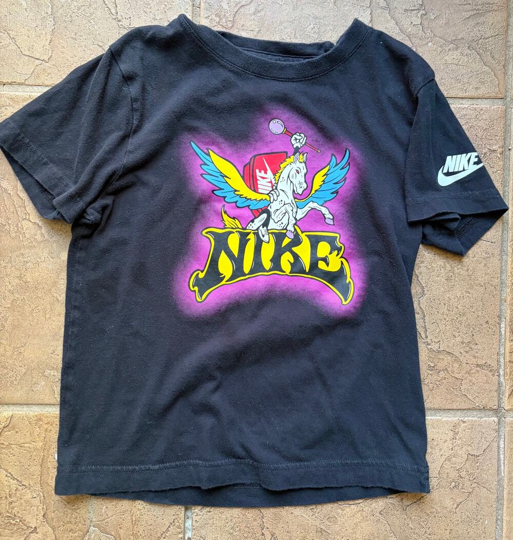 Nike Kids Pegasus Winged Horse Graphic T-Shirt Black Size 7 6-7 Years